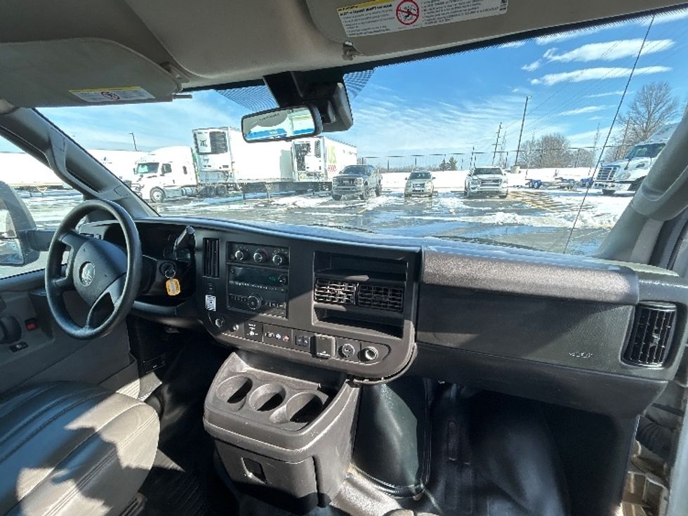 Light Duty Box Truck-Light and Medium Duty Trucks-GMC-2021-Savana G33903-Lowell-AR-90,701\n\t\tmiles-$ 30,250 - Image 18