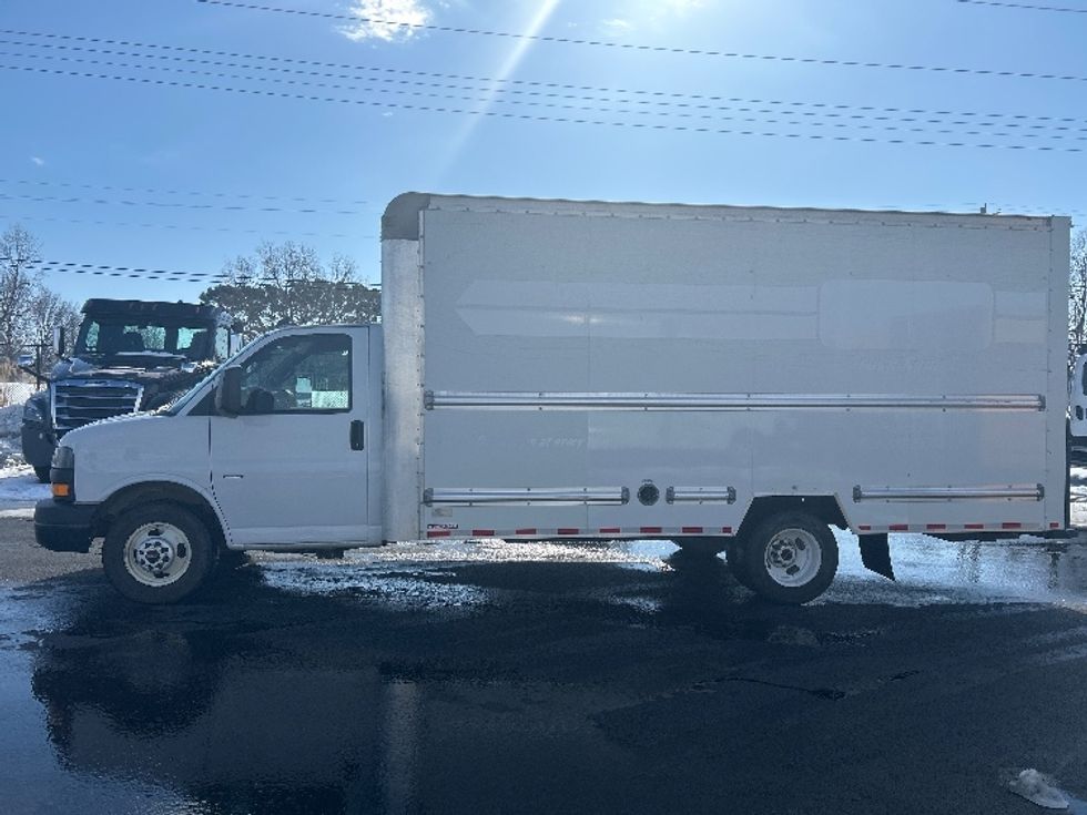 Light Duty Box Truck-Light and Medium Duty Trucks-GMC-2021-Savana G33903-Lowell-AR-90,701\n\t\tmiles-$ 30,250 - Image 4
