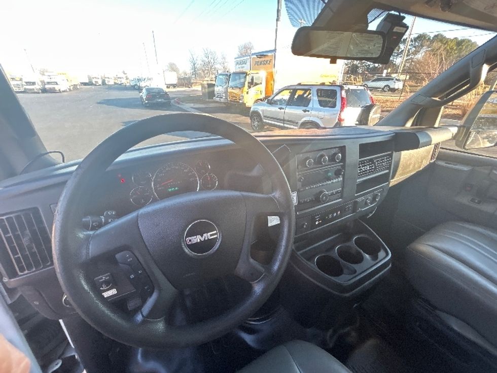 Light Duty Box Truck-Light and Medium Duty Trucks-GMC-2021-Savana G33903-Lowell-AR-94,700\n\t\tmiles-$ 29,750 - Image 18