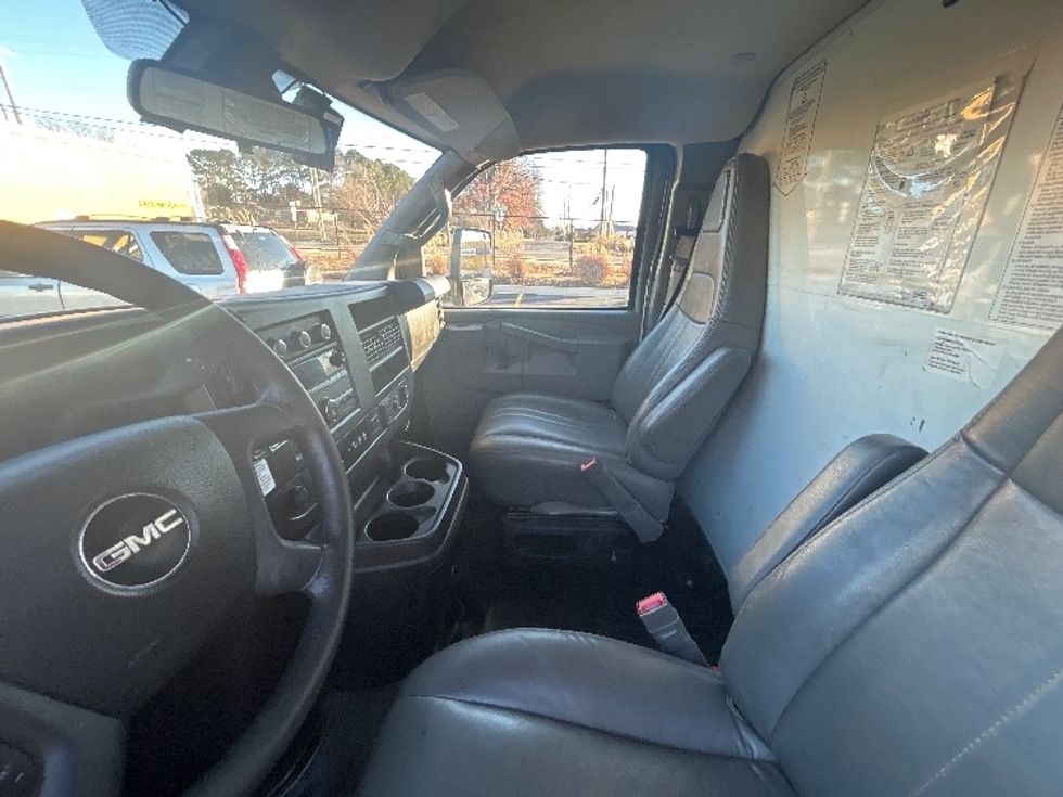 Light Duty Box Truck-Light and Medium Duty Trucks-GMC-2021-Savana G33903-Lowell-AR-94,700\n\t\tmiles-$ 29,750 - Image 19