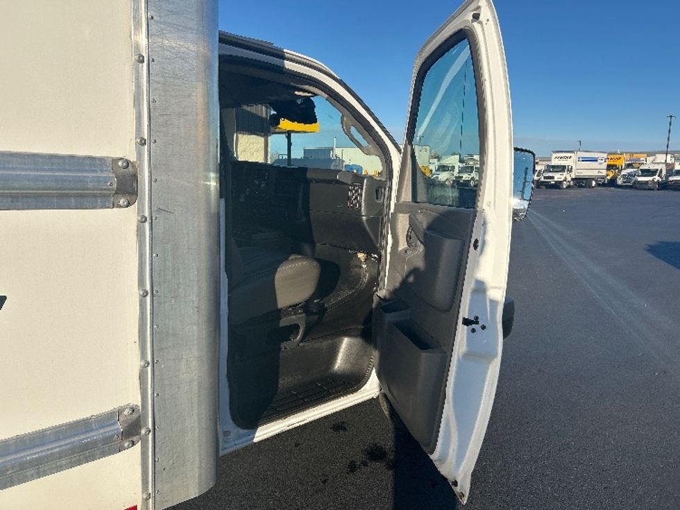 Light Duty Box Truck-Light and Medium Duty Trucks-GMC-2021-Savana G33903-Lowell-AR-94,700\n\t\tmiles-$ 29,750 - Image 20