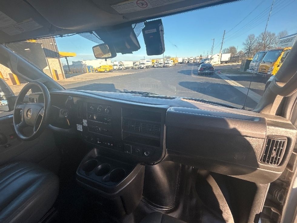 Light Duty Box Truck-Light and Medium Duty Trucks-GMC-2021-Savana G33903-Lowell-AR-94,700\n\t\tmiles-$ 29,750 - Image 21