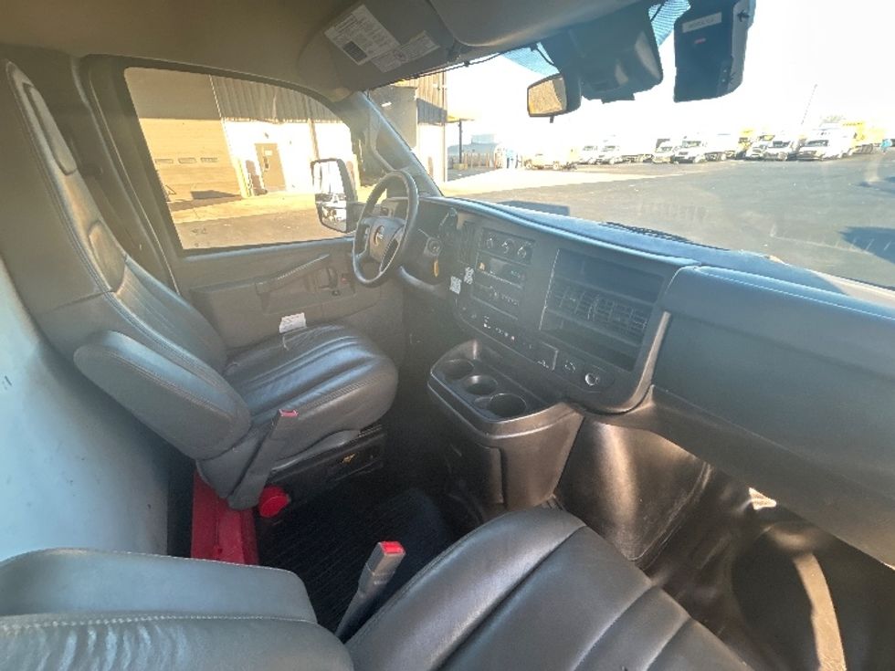 Light Duty Box Truck-Light and Medium Duty Trucks-GMC-2021-Savana G33903-Lowell-AR-94,700\n\t\tmiles-$ 29,750 - Image 22