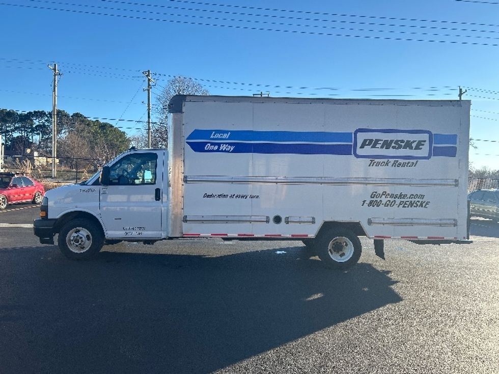 Light Duty Box Truck-Light and Medium Duty Trucks-GMC-2021-Savana G33903-Lowell-AR-94,700\n\t\tmiles-$ 29,750 - Image 4