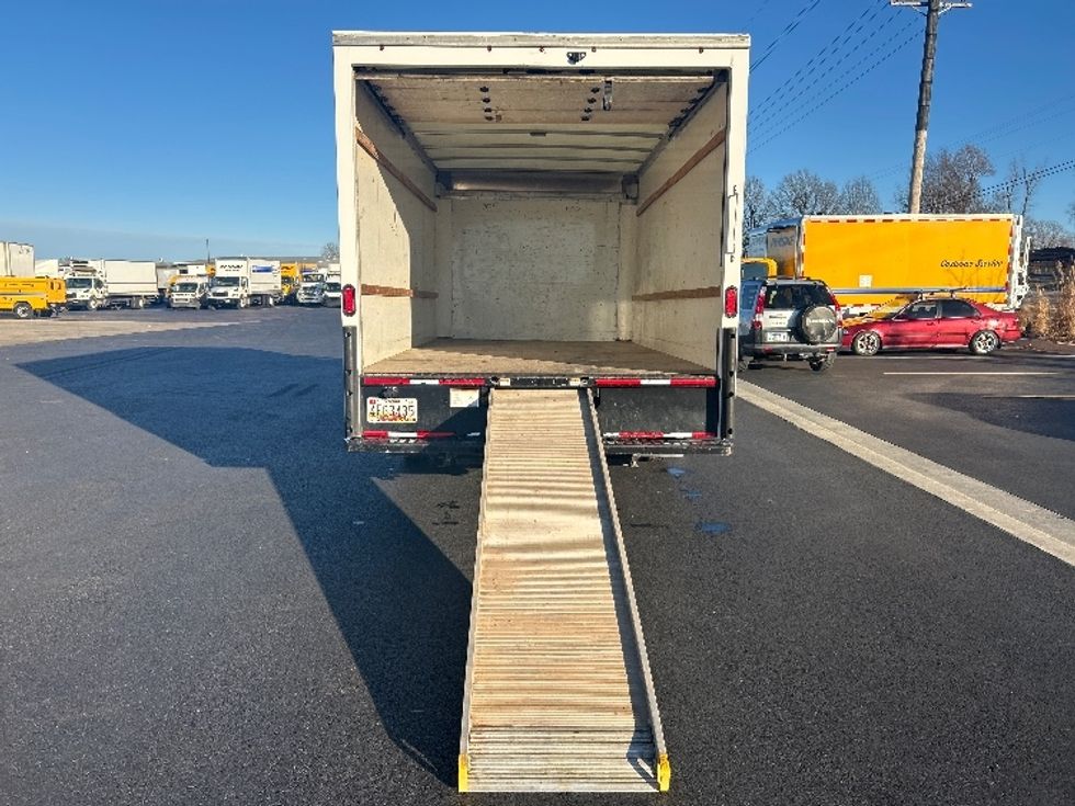 Light Duty Box Truck-Light and Medium Duty Trucks-GMC-2021-Savana G33903-Lowell-AR-94,700\n\t\tmiles-$ 29,750 - Image 9