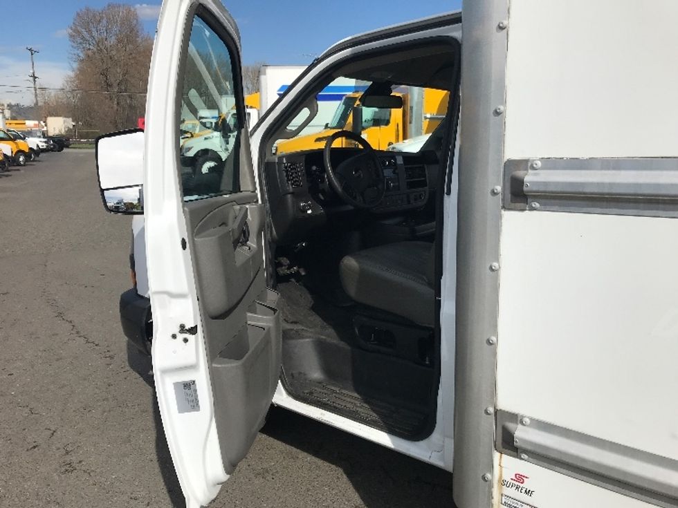 Light Duty Box Truck-Light and Medium Duty Trucks-GMC-2021-Savana G33903-Lowell-AR-96,930\n\t\tmiles-$ 29,500 - Image 16