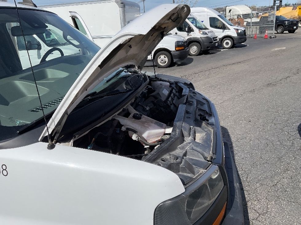 Light Duty Box Truck-Light and Medium Duty Trucks-GMC-2021-Savana G33903-Lowell-AR-96,930\n\t\tmiles-$ 29,500 - Image 23