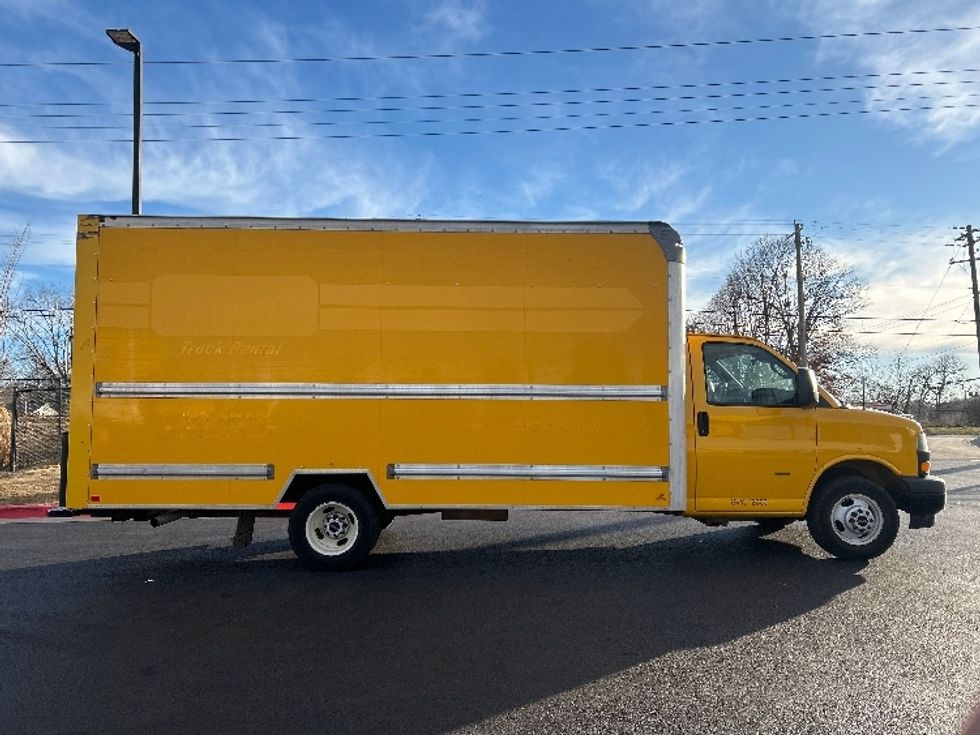 Light Duty Box Truck-Light and Medium Duty Trucks-GMC-2021-Savana G33903-Lowell-AR-99,489\n\t\tmiles-$ 26,250 - Image 12