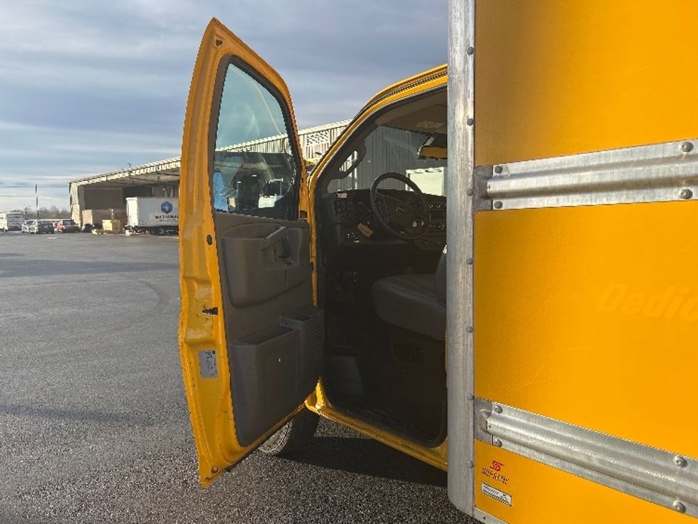 Light Duty Box Truck-Light and Medium Duty Trucks-GMC-2021-Savana G33903-Lowell-AR-99,489\n\t\tmiles-$ 26,250 - Image 13