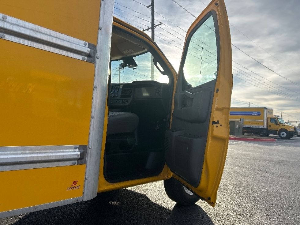 Light Duty Box Truck-Light and Medium Duty Trucks-GMC-2021-Savana G33903-Lowell-AR-99,489\n\t\tmiles-$ 26,250 - Image 14