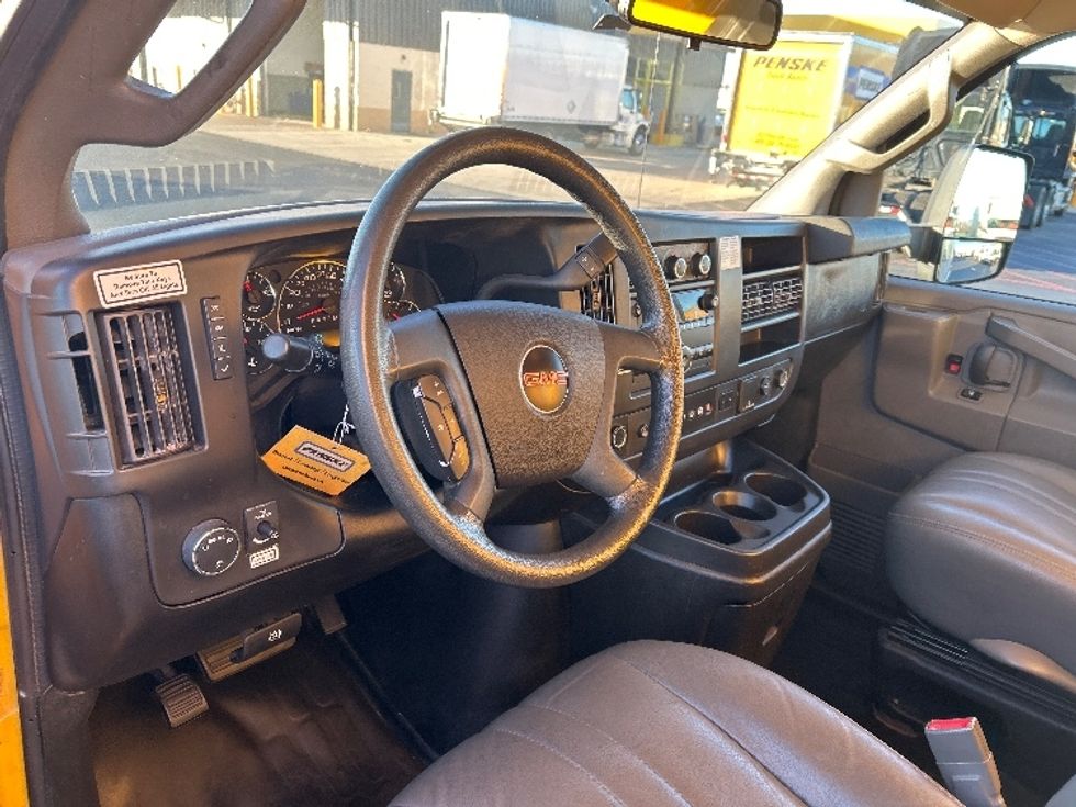 Light Duty Box Truck-Light and Medium Duty Trucks-GMC-2021-Savana G33903-Lowell-AR-99,489\n\t\tmiles-$ 26,250 - Image 15