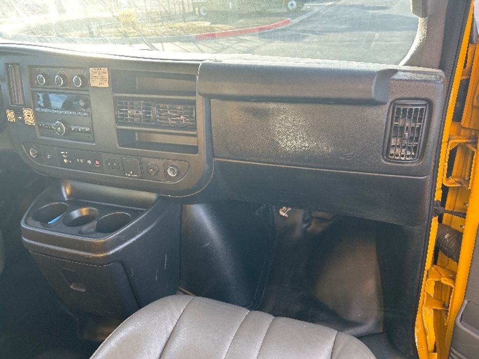 Light Duty Box Truck-Light and Medium Duty Trucks-GMC-2021-Savana G33903-Lowell-AR-99,489\n\t\tmiles-$ 26,250 - Image 18