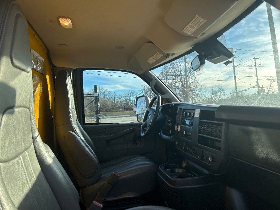Light Duty Box Truck-Light and Medium Duty Trucks-GMC-2021-Savana G33903-Lowell-AR-99,489\n\t\tmiles-$ 26,250 - Image 19