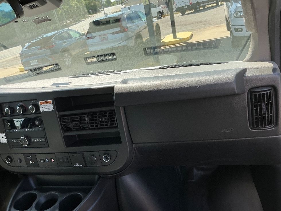 Light Duty Box Truck-Light and Medium Duty Trucks-GMC-2021-Savana G33903-Loxley-AL-72,718\n\t\tmiles-$ 34,500 - Image 21