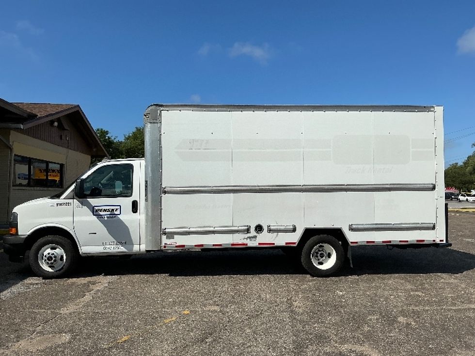 Light Duty Box Truck-Light and Medium Duty Trucks-GMC-2021-Savana G33903-Loxley-AL-72,718\n\t\tmiles-$ 34,500 - Image 4