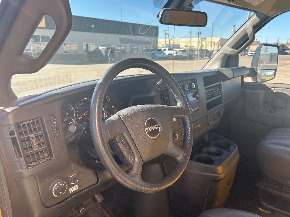 Light Duty Box Truck-Light and Medium Duty Trucks-GMC-2021-Savana G33903-Lubbock-TX-102,802\n\t\tmiles-$ 26,000 - Image 17
