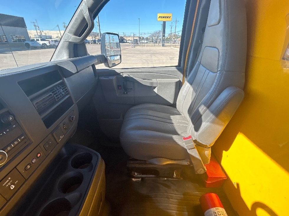 Light Duty Box Truck-Light and Medium Duty Trucks-GMC-2021-Savana G33903-Lubbock-TX-102,802\n\t\tmiles-$ 26,000 - Image 19
