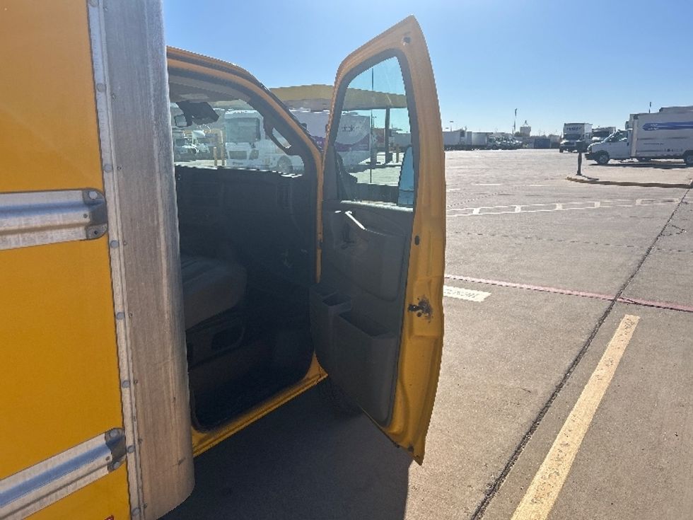 Light Duty Box Truck-Light and Medium Duty Trucks-GMC-2021-Savana G33903-Lubbock-TX-102,802\n\t\tmiles-$ 26,000 - Image 20