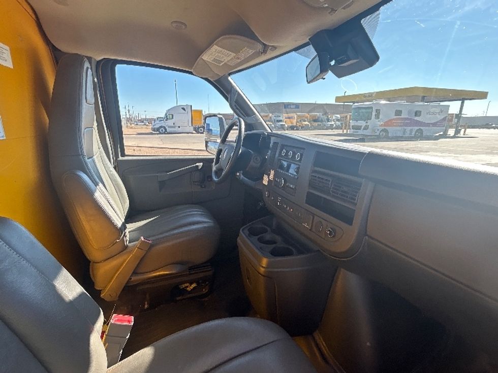 Light Duty Box Truck-Light and Medium Duty Trucks-GMC-2021-Savana G33903-Lubbock-TX-102,802\n\t\tmiles-$ 26,000 - Image 22