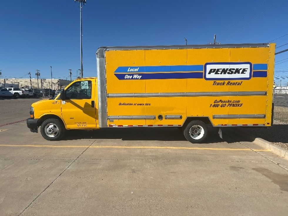 Light Duty Box Truck-Light and Medium Duty Trucks-GMC-2021-Savana G33903-Lubbock-TX-102,802\n\t\tmiles-$ 26,000 - Image 4