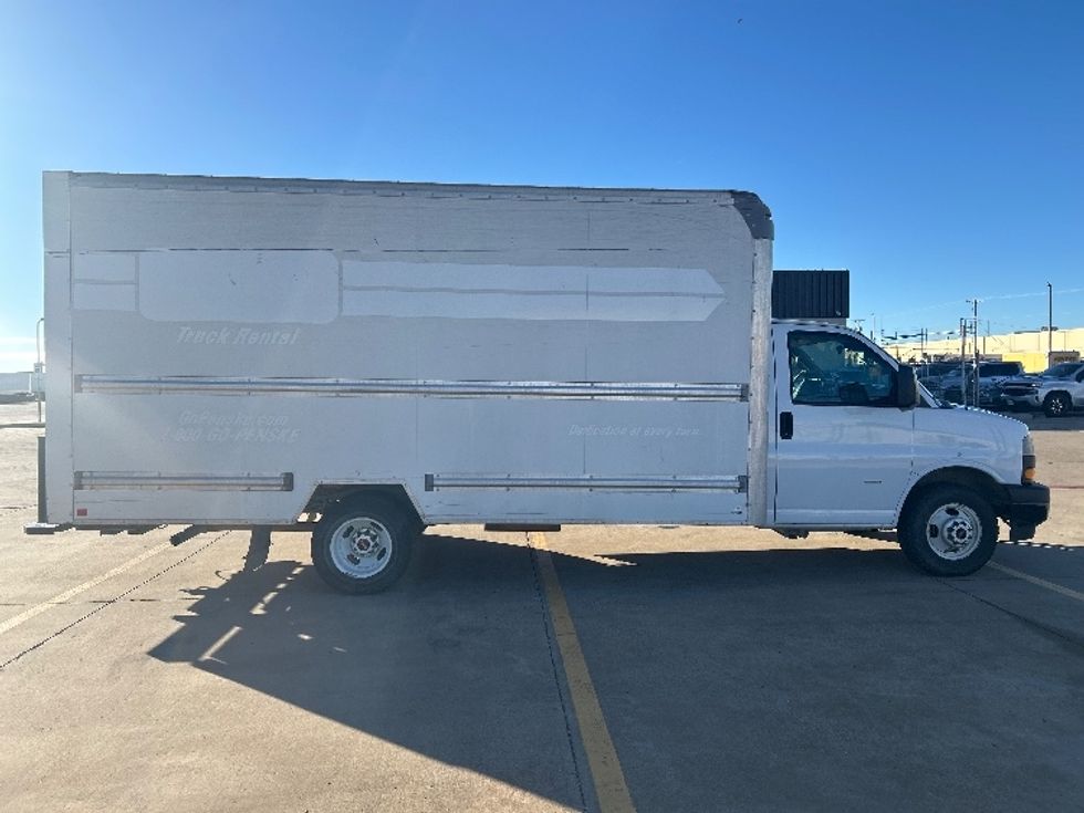 Light Duty Box Truck-Light and Medium Duty Trucks-GMC-2021-Savana G33903-Lubbock-TX-105,632\n\t\tmiles-$ 28,750 - Image 15