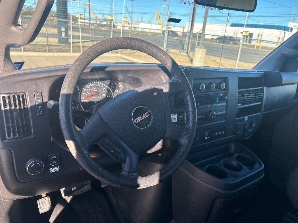 Light Duty Box Truck-Light and Medium Duty Trucks-GMC-2021-Savana G33903-Lubbock-TX-105,632\n\t\tmiles-$ 28,750 - Image 17