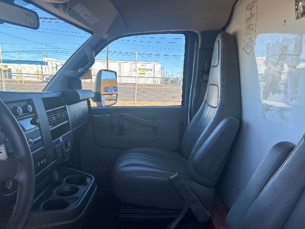 Light Duty Box Truck-Light and Medium Duty Trucks-GMC-2021-Savana G33903-Lubbock-TX-105,632\n\t\tmiles-$ 28,750 - Image 19
