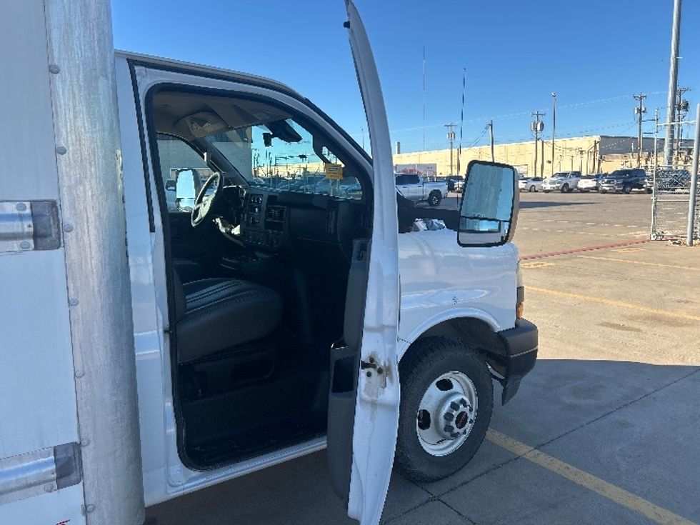 Light Duty Box Truck-Light and Medium Duty Trucks-GMC-2021-Savana G33903-Lubbock-TX-105,632\n\t\tmiles-$ 28,750 - Image 20