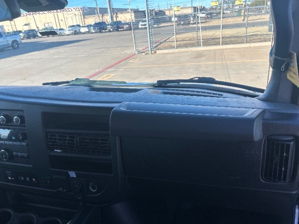 Light Duty Box Truck-Light and Medium Duty Trucks-GMC-2021-Savana G33903-Lubbock-TX-105,632\n\t\tmiles-$ 28,750 - Image 21