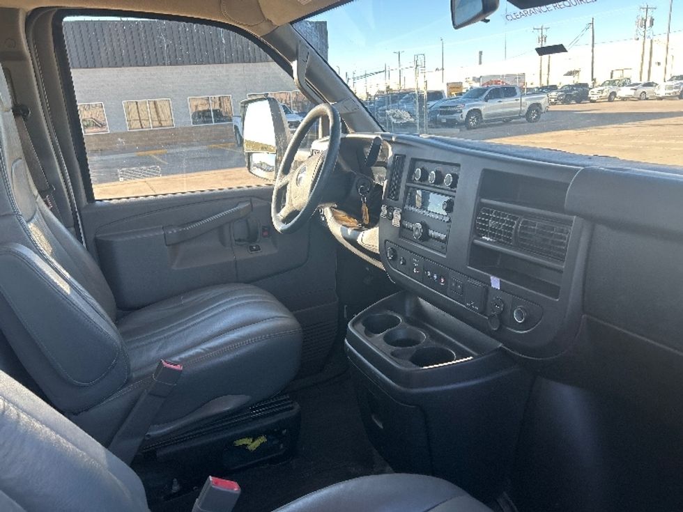 Light Duty Box Truck-Light and Medium Duty Trucks-GMC-2021-Savana G33903-Lubbock-TX-105,632\n\t\tmiles-$ 28,750 - Image 22