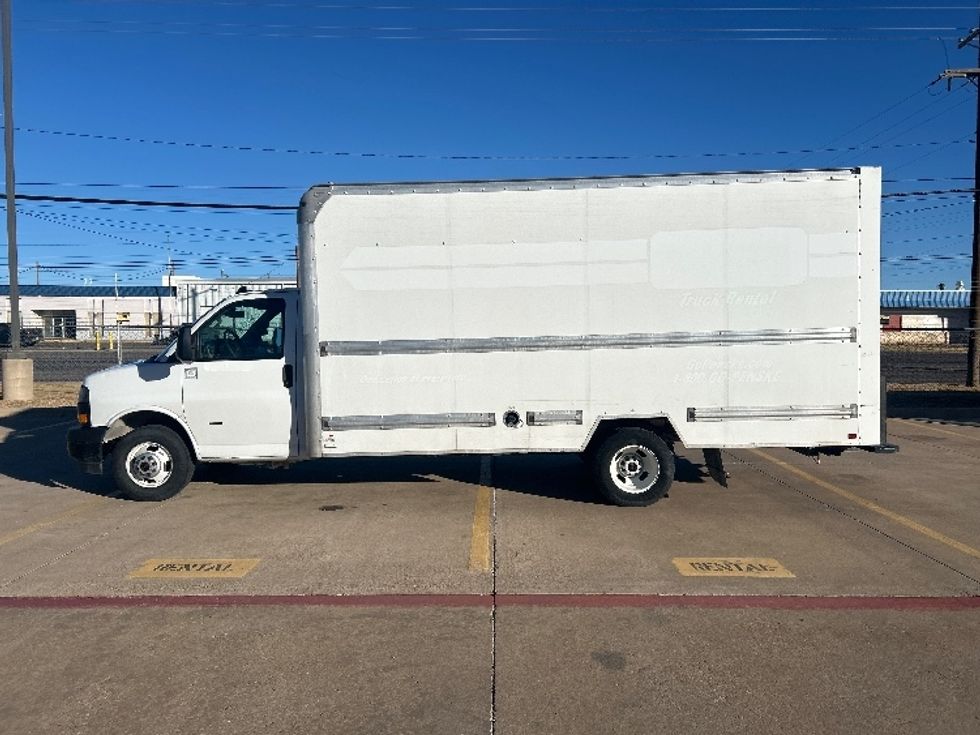 Light Duty Box Truck-Light and Medium Duty Trucks-GMC-2021-Savana G33903-Lubbock-TX-105,632\n\t\tmiles-$ 28,750 - Image 4