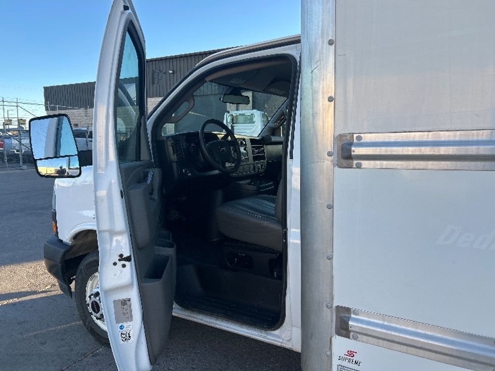 Light Duty Box Truck-Light and Medium Duty Trucks-GMC-2021-Savana G33903-Lubbock-TX-109,648\n\t\tmiles-$ 28,250 - Image 16