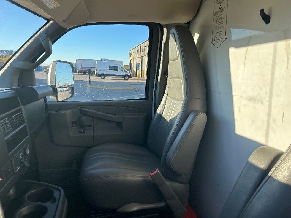 Light Duty Box Truck-Light and Medium Duty Trucks-GMC-2021-Savana G33903-Lubbock-TX-109,648\n\t\tmiles-$ 28,250 - Image 19