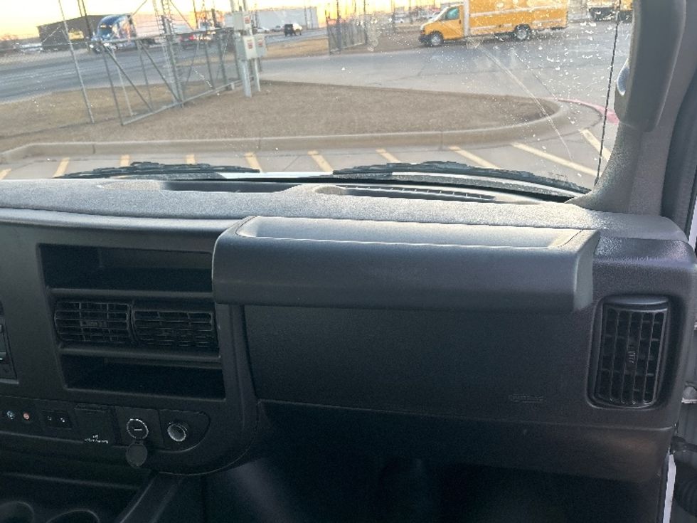 Light Duty Box Truck-Light and Medium Duty Trucks-GMC-2021-Savana G33903-Lubbock-TX-109,648\n\t\tmiles-$ 28,250 - Image 21