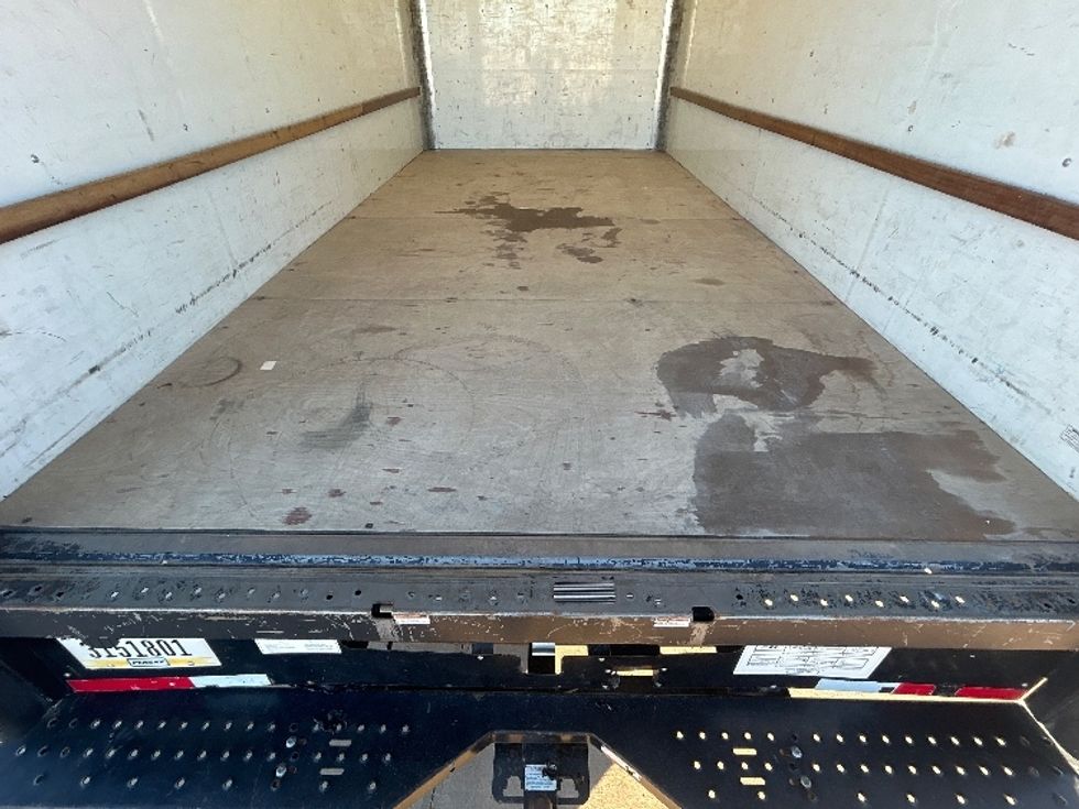 Light Duty Box Truck-Light and Medium Duty Trucks-GMC-2021-Savana G33903-Lubbock-TX-85,862\n\t\tmiles-$ 31,500 - Image 10