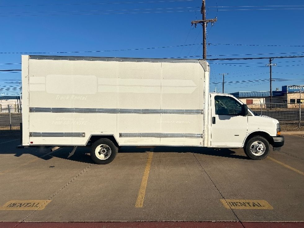 Light Duty Box Truck-Light and Medium Duty Trucks-GMC-2021-Savana G33903-Lubbock-TX-85,862\n\t\tmiles-$ 31,500 - Image 15