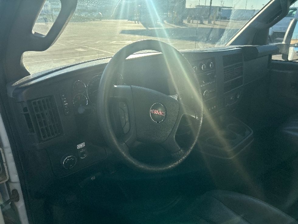 Light Duty Box Truck-Light and Medium Duty Trucks-GMC-2021-Savana G33903-Lubbock-TX-85,862\n\t\tmiles-$ 31,500 - Image 17
