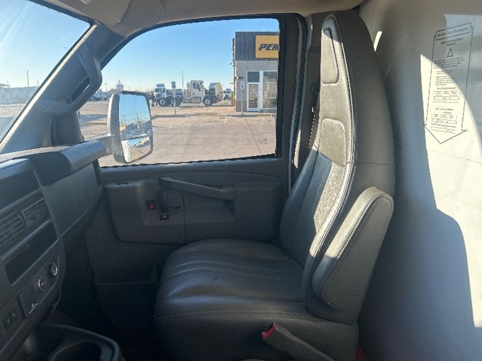 Light Duty Box Truck-Light and Medium Duty Trucks-GMC-2021-Savana G33903-Lubbock-TX-85,862\n\t\tmiles-$ 31,500 - Image 19