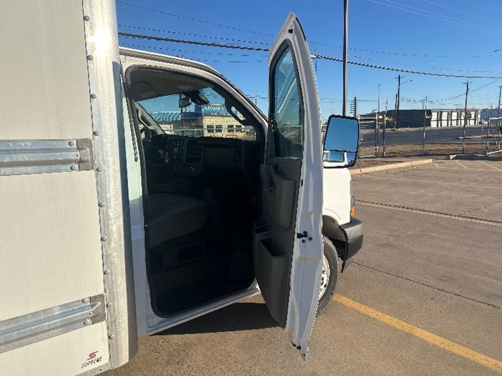Light Duty Box Truck-Light and Medium Duty Trucks-GMC-2021-Savana G33903-Lubbock-TX-85,862\n\t\tmiles-$ 31,500 - Image 20