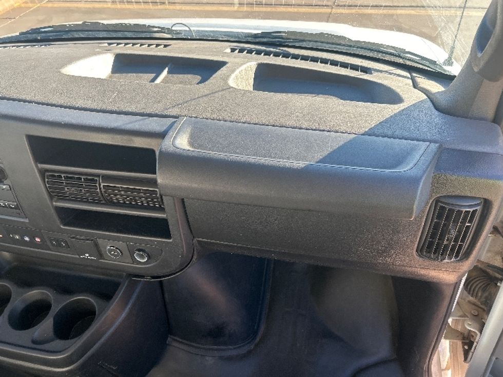 Light Duty Box Truck-Light and Medium Duty Trucks-GMC-2021-Savana G33903-Lubbock-TX-85,862\n\t\tmiles-$ 31,500 - Image 21