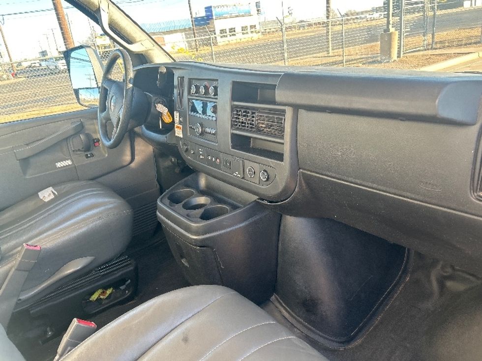 Light Duty Box Truck-Light and Medium Duty Trucks-GMC-2021-Savana G33903-Lubbock-TX-85,862\n\t\tmiles-$ 31,500 - Image 22