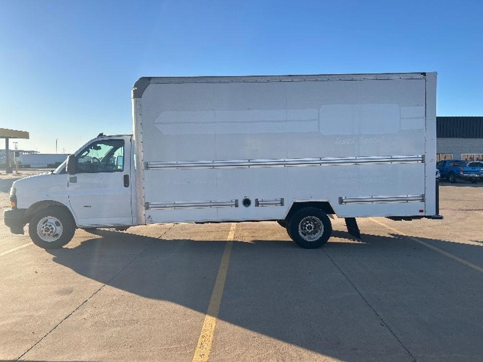 Light Duty Box Truck-Light and Medium Duty Trucks-GMC-2021-Savana G33903-Lubbock-TX-85,862\n\t\tmiles-$ 31,500 - Image 4