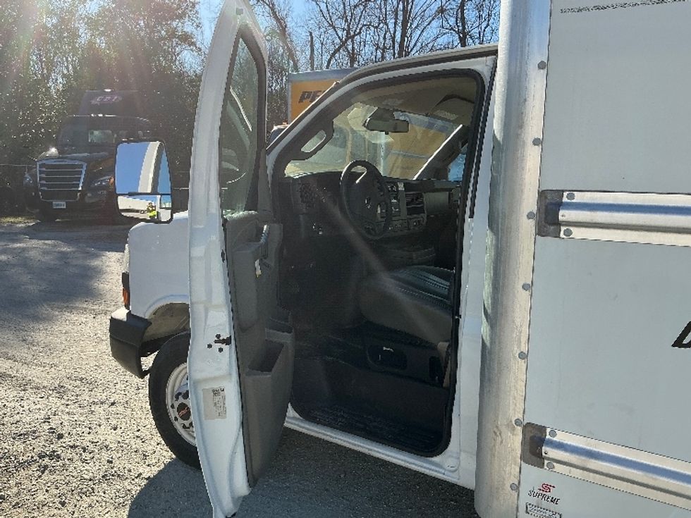 Light Duty Box Truck-Light and Medium Duty Trucks-GMC-2021-Savana G33903-Macon-GA-117,334\n\t\tmiles-$ 28,750 - Image 16