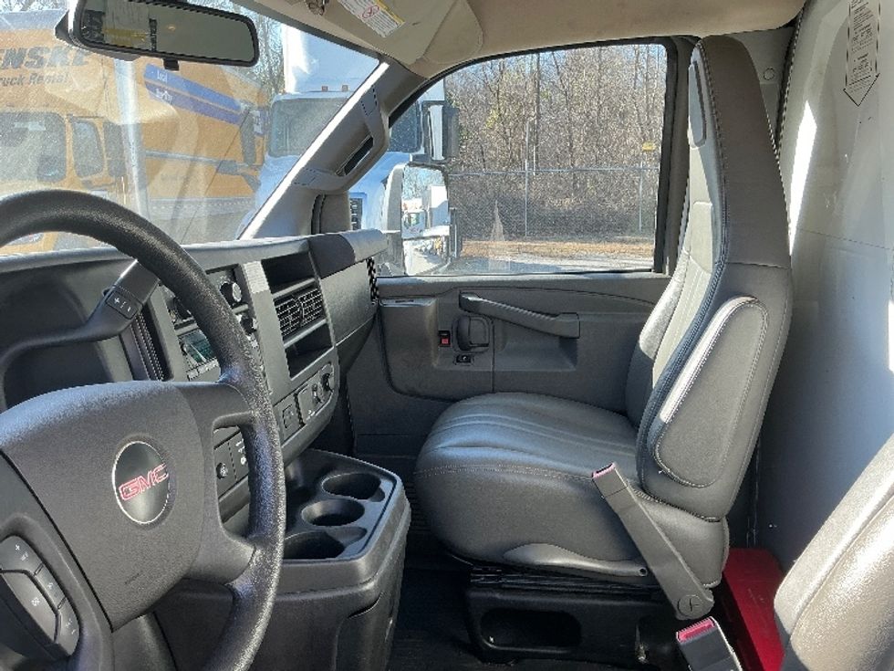 Light Duty Box Truck-Light and Medium Duty Trucks-GMC-2021-Savana G33903-Macon-GA-117,334\n\t\tmiles-$ 28,750 - Image 19