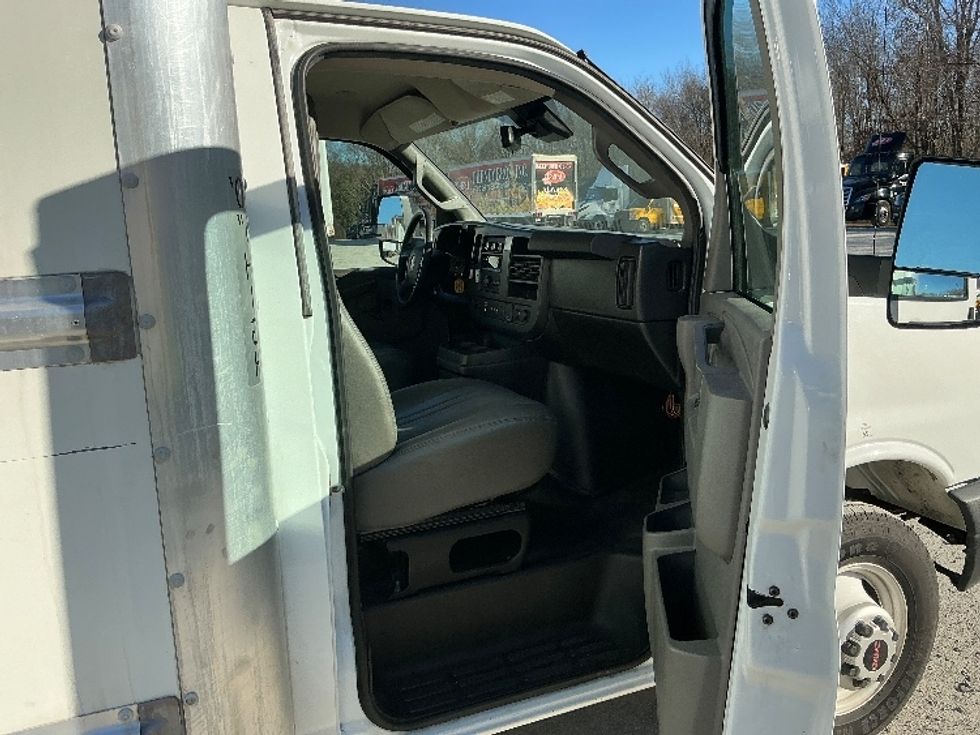 Light Duty Box Truck-Light and Medium Duty Trucks-GMC-2021-Savana G33903-Macon-GA-117,334\n\t\tmiles-$ 28,750 - Image 20