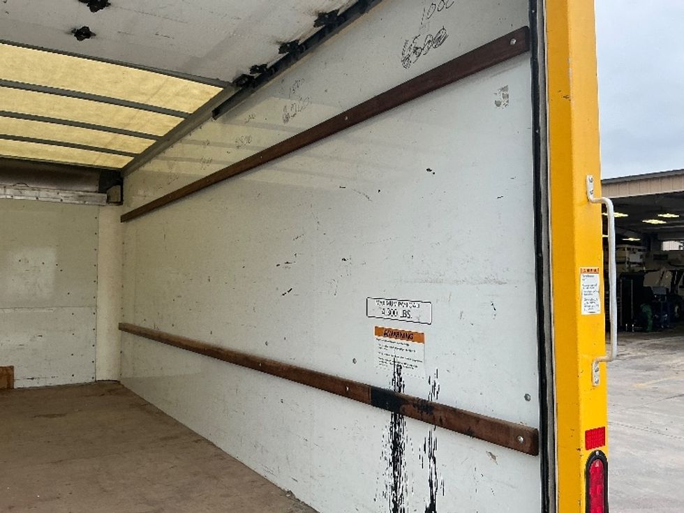 Light Duty Box Truck-Light and Medium Duty Trucks-GMC-2021-Savana G33903-Macon-GA-89,663\n\t\tmiles-$ 29,000 - Image 12