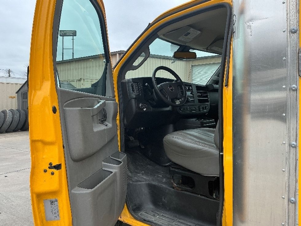 Light Duty Box Truck-Light and Medium Duty Trucks-GMC-2021-Savana G33903-Macon-GA-89,663\n\t\tmiles-$ 29,000 - Image 16