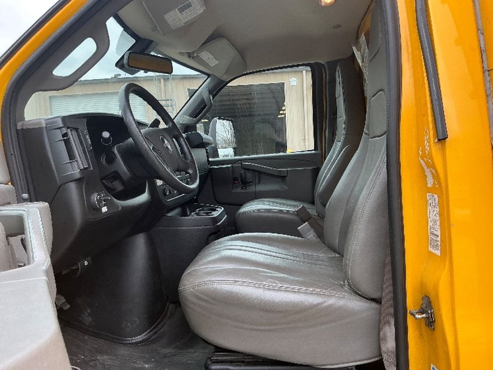 Light Duty Box Truck-Light and Medium Duty Trucks-GMC-2021-Savana G33903-Macon-GA-89,663\n\t\tmiles-$ 29,000 - Image 19