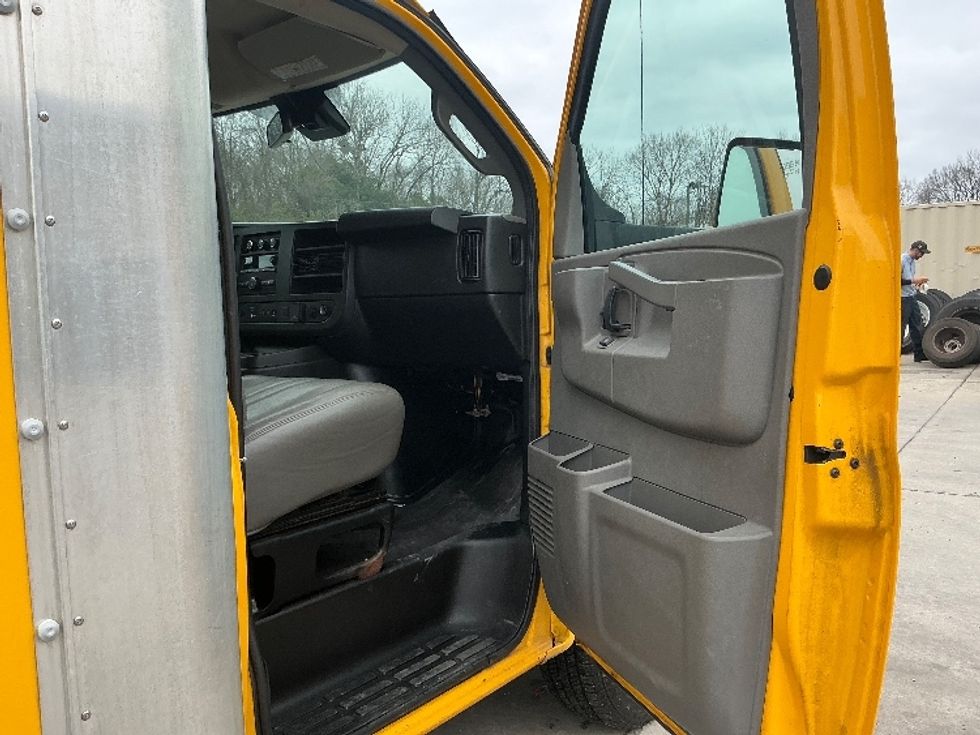 Light Duty Box Truck-Light and Medium Duty Trucks-GMC-2021-Savana G33903-Macon-GA-89,663\n\t\tmiles-$ 29,000 - Image 20