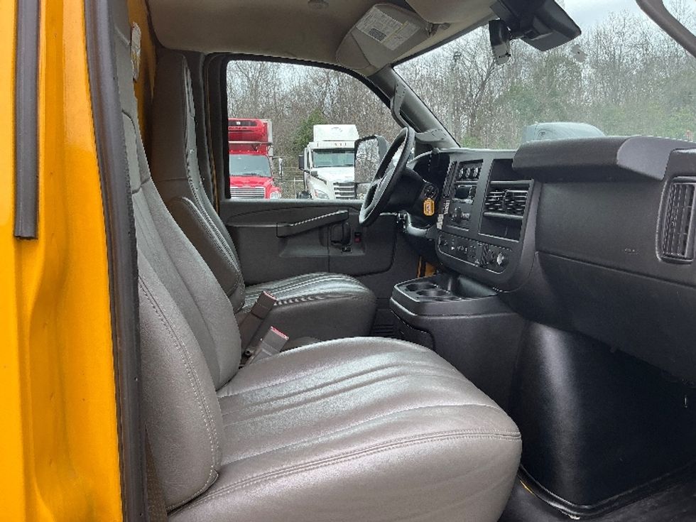 Light Duty Box Truck-Light and Medium Duty Trucks-GMC-2021-Savana G33903-Macon-GA-89,663\n\t\tmiles-$ 29,000 - Image 22